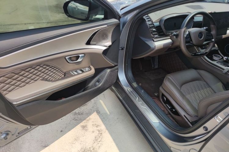 BYD Han 2023 car image #12