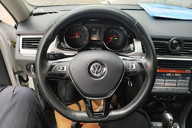 Volkswagen Bora 2017 car image #15