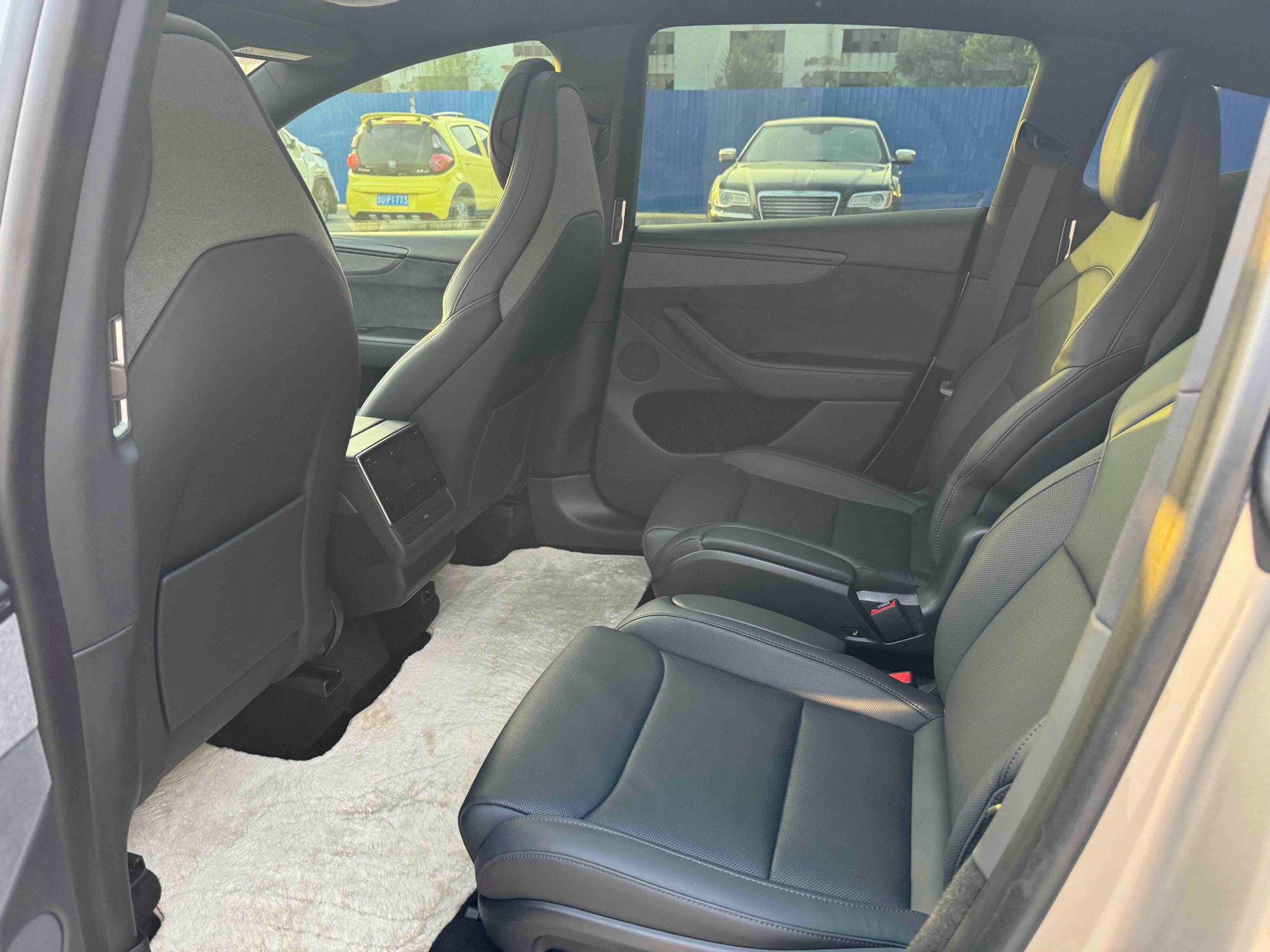 Tesla Model Y L 2025 imagem de carro #7