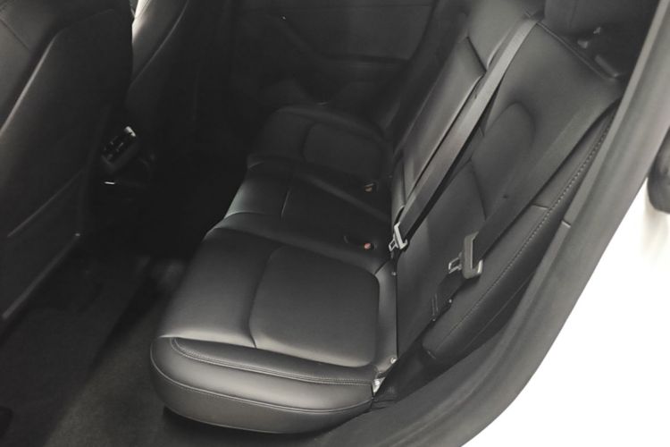 Tesla Model Y 2023 car image #17