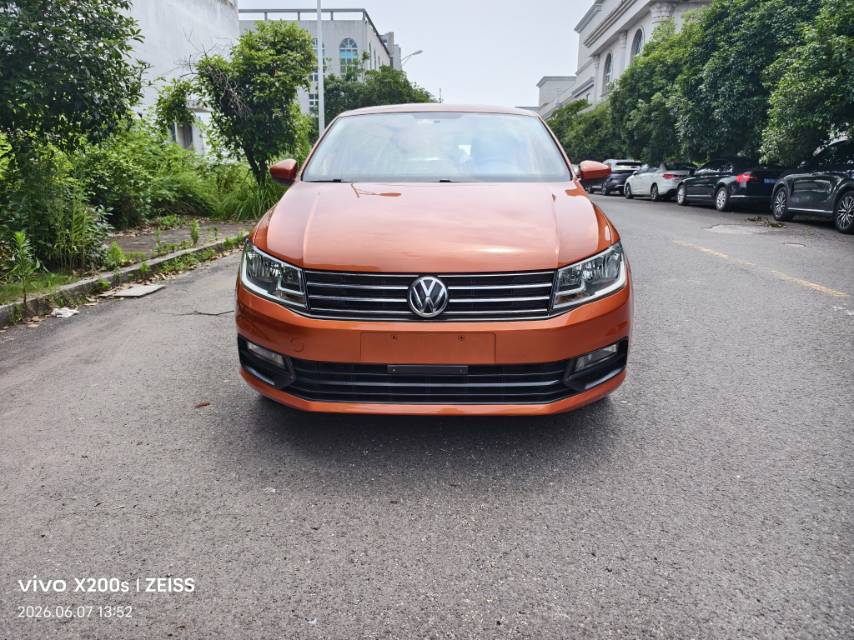 Volkswagen Santana 2015 car image #2