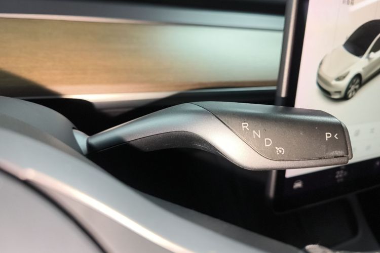 Tesla Model Y 2021 #16 Tesla Model Y 2021 car image #16
