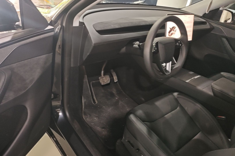 Tesla Model Y 2025 #16 Tesla Model Y 2025 car image #16
