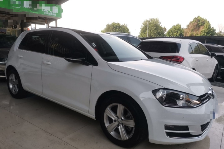 Volkswagen Golf 2017 car image #6