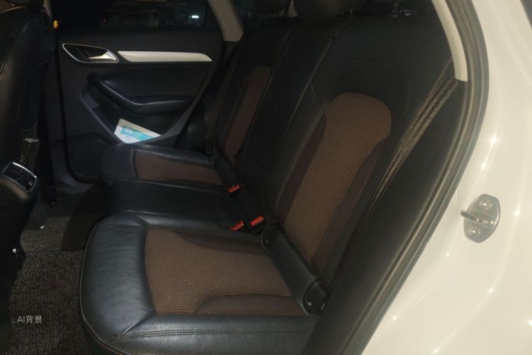 Audi Q3 2017 car image #19