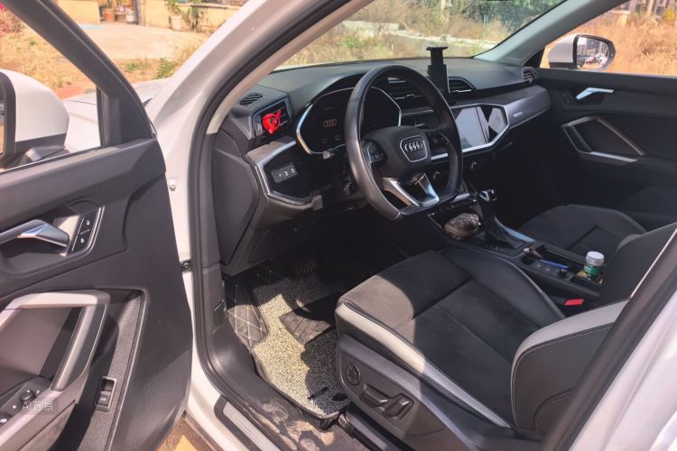 Audi Q3 2021 immagine di auto #18
