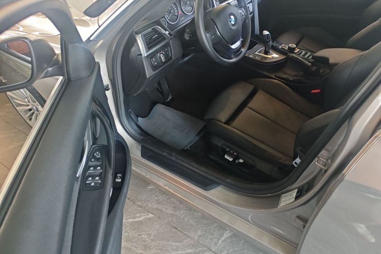 BMW 3 Series 2018 #16 BMW 3 Series 2018 car image #16