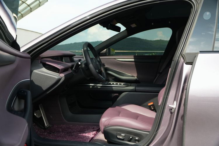 MI SU7 2025 immagine di auto #12