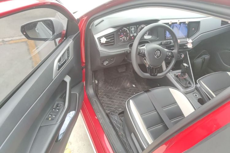 Volkswagen Polo 2021 car image #12