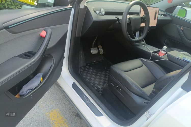 Tesla Model Y 2025 #18 Tesla Model Y 2025 car image #18