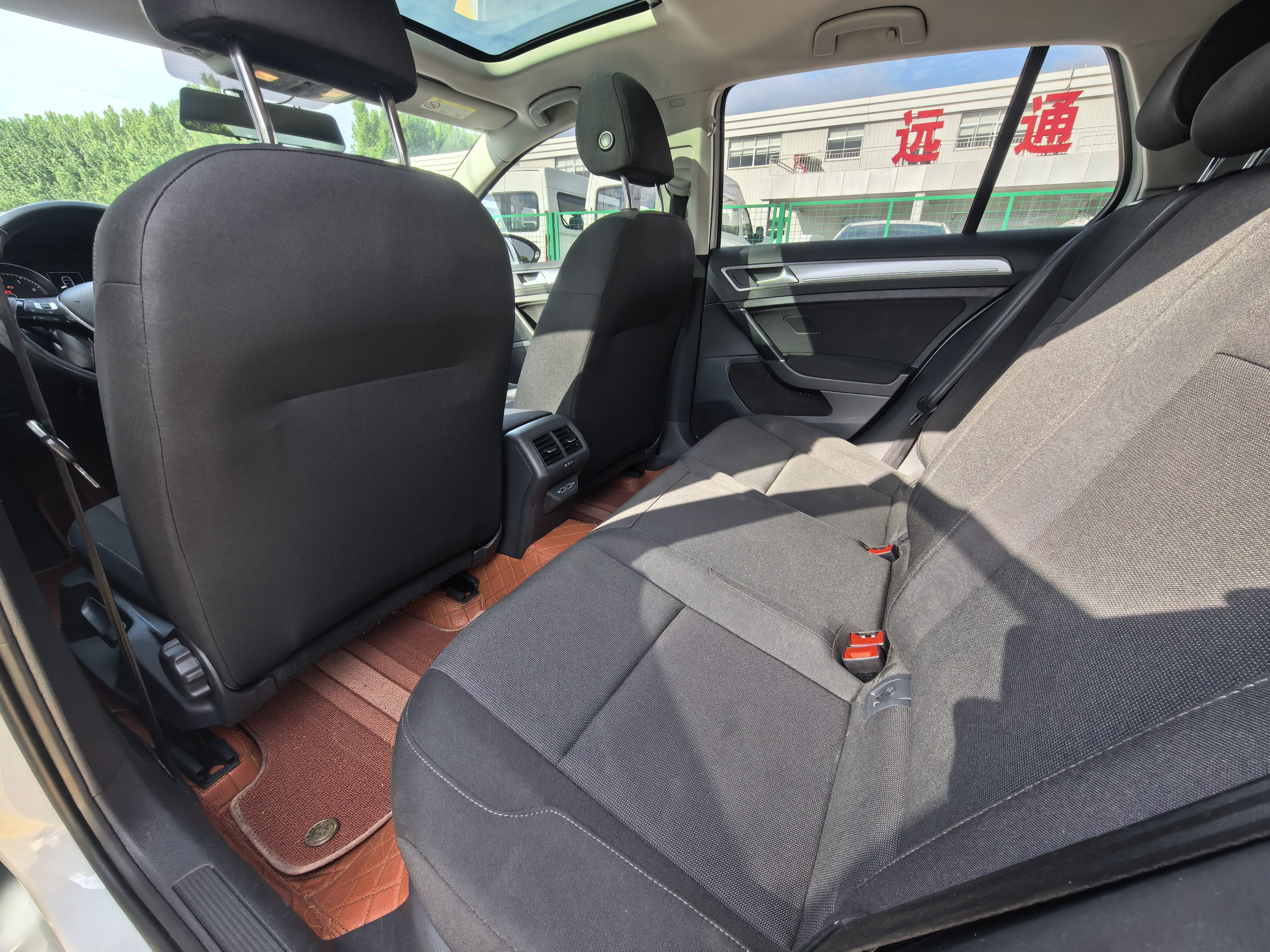 Volkswagen Golf 2020 car image #9