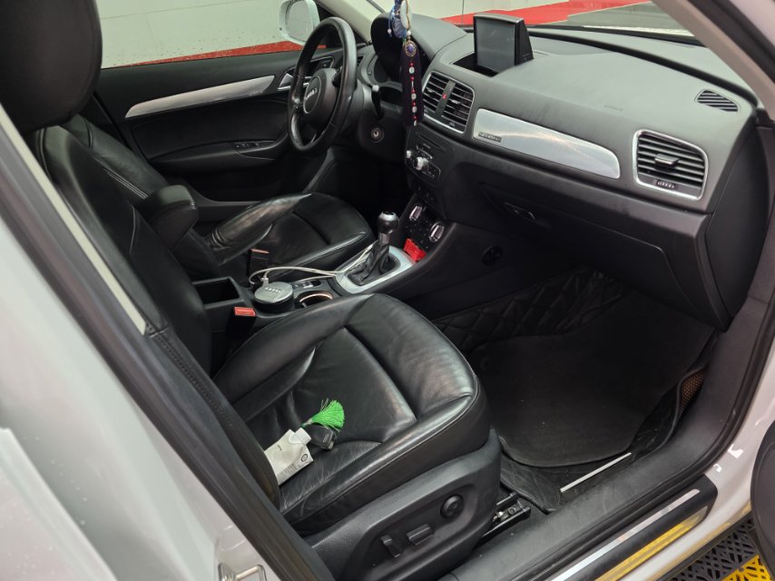 Audi Q3 2016 car image #4