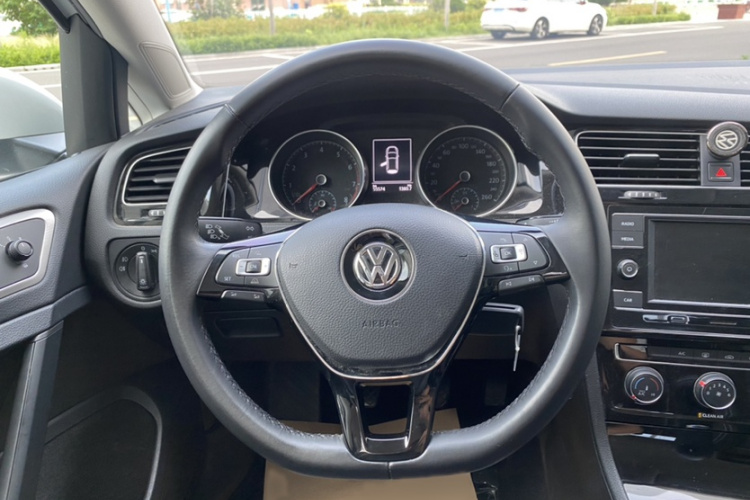 Volkswagen Golf 2019 #14 Volkswagen Golf 2019 car image #14