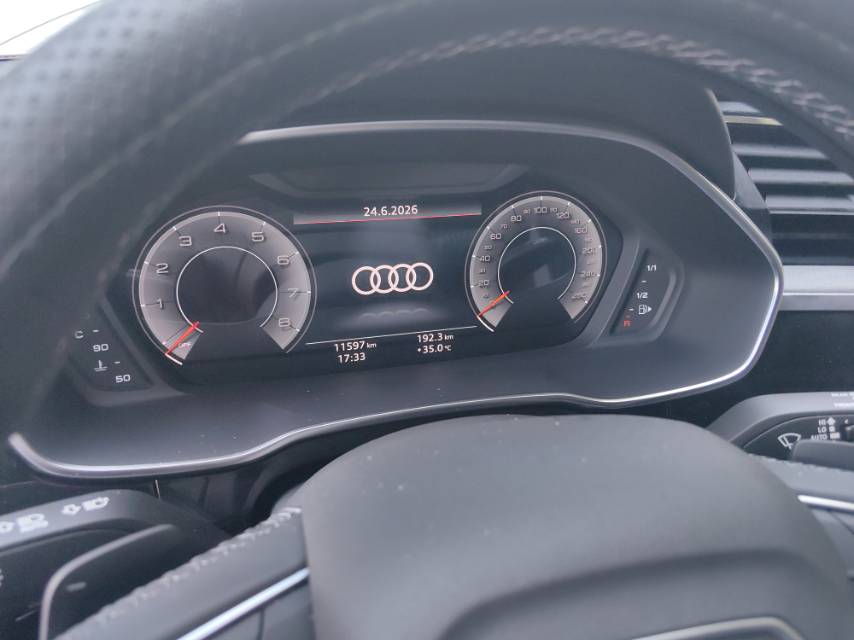 Audi Q3 2025 car image #9