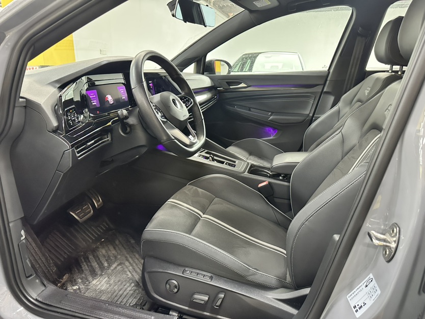 Volkswagen Golf 2024 car image #3