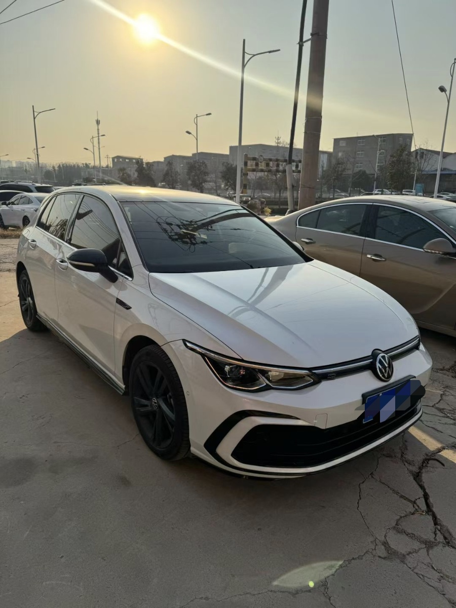 Volkswagen Golf 2022 car image #3