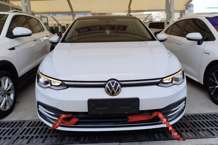Volkswagen Golf 2021 car image #3