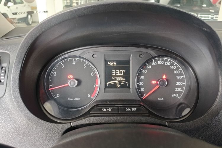 Volkswagen Polo 2015 car image #12