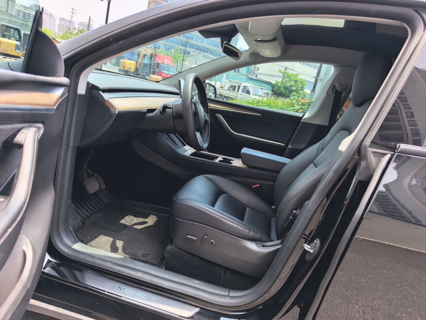 Tesla Model Y 2021 car image #4