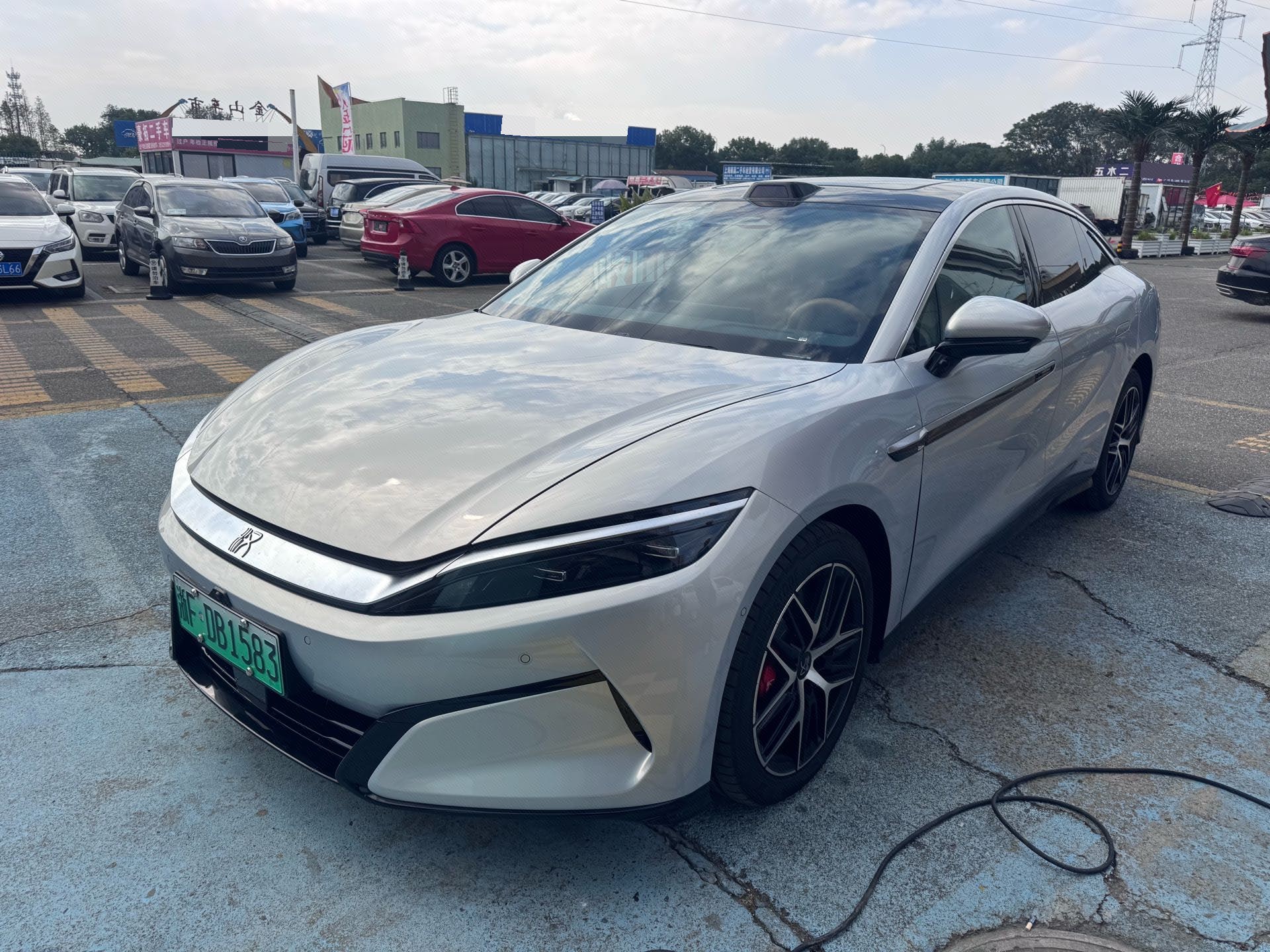 BYD HanL 2025 immagine di auto 