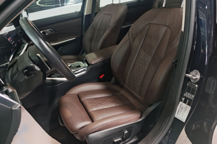 BMW 3 Series 2024 immagine di auto #19