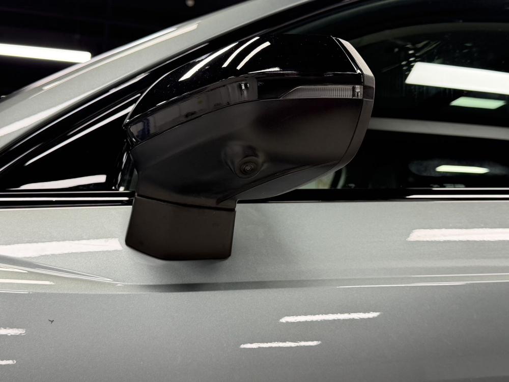Audi Q3 2022 car image #8