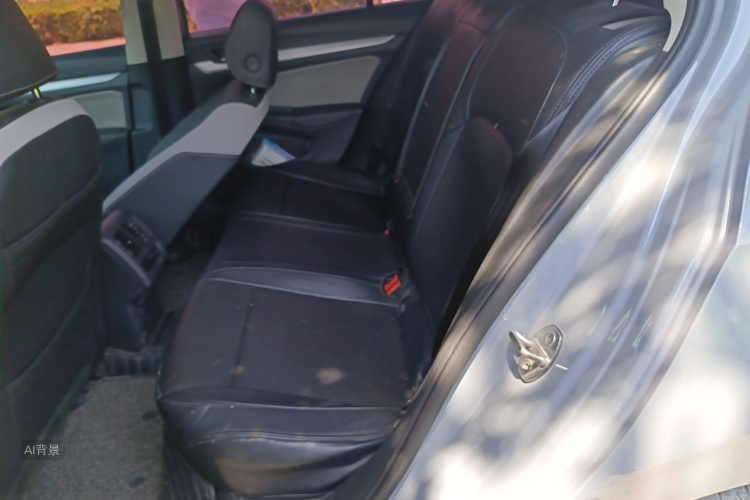 Volkswagen Golf 2021 car image #19