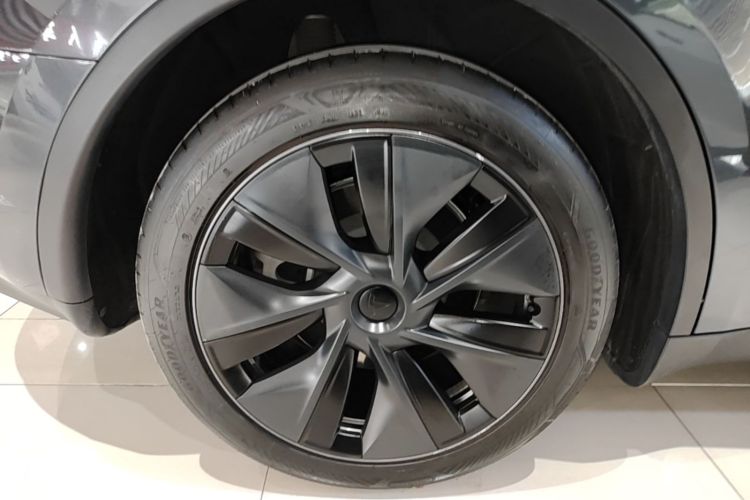 Tesla Model Y 2024 #10 Tesla Model Y 2024 car image #10