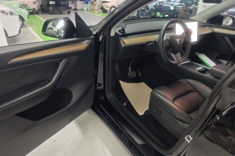 Tesla Model Y 2022 #16 Tesla Model Y 2022 car image #16