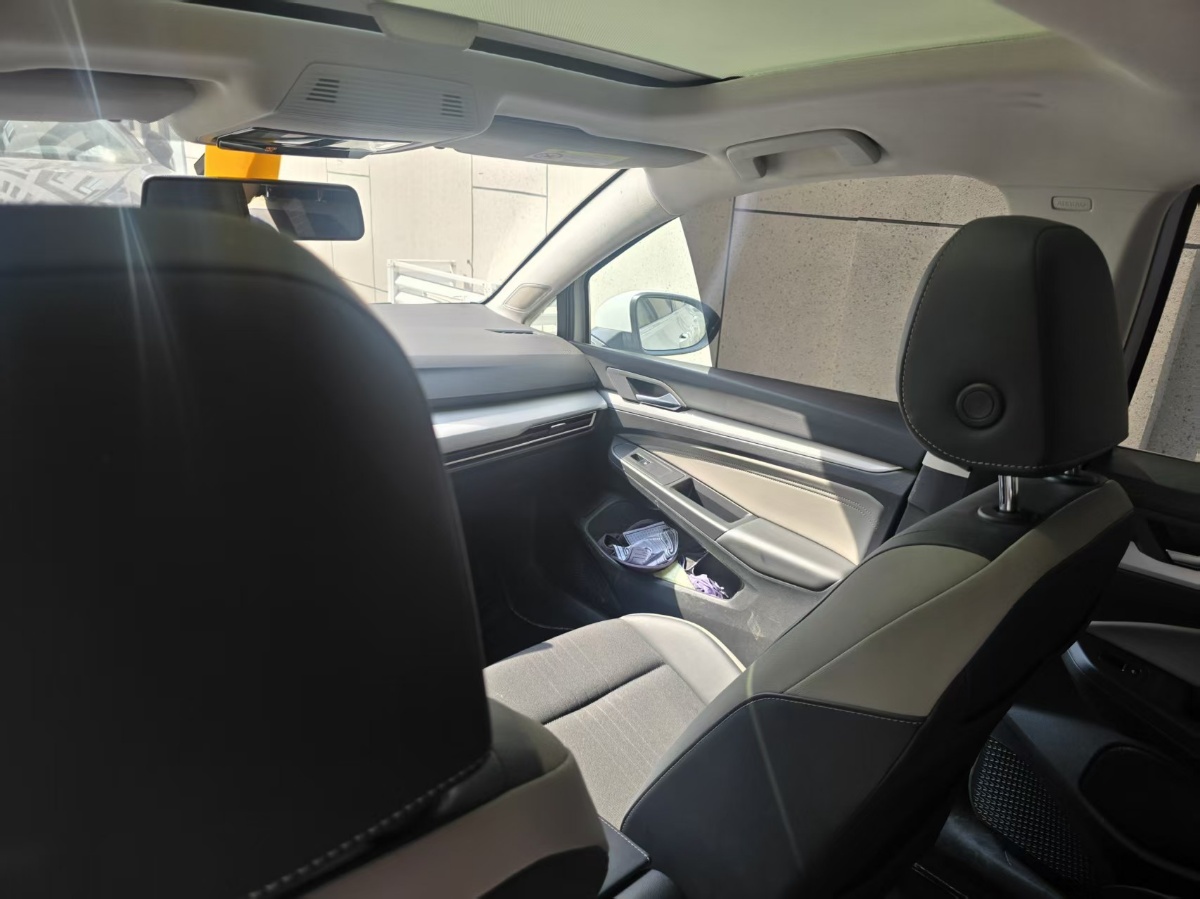 Volkswagen Golf 2023 car image #4