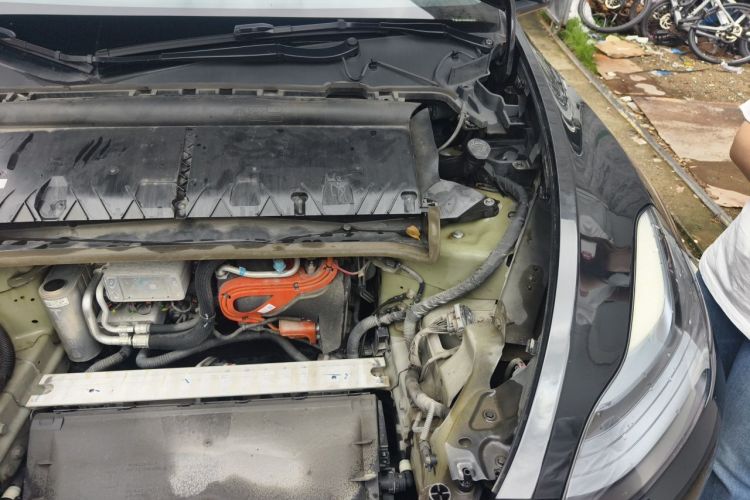 Tesla Model Y 2023 car image #24