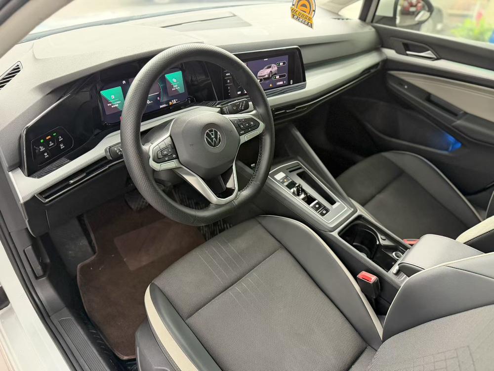 Volkswagen Golf 2023 immagine di auto #9