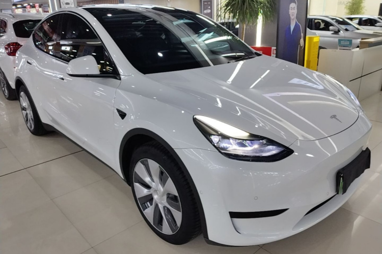 Tesla Model Y 2022 #4 Tesla Model Y 2022 car image #4