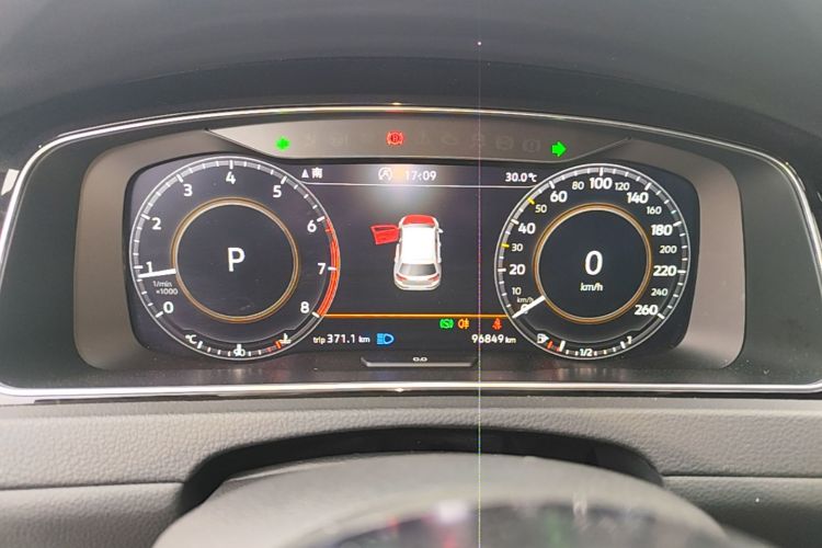 Volkswagen Golf 2020 car image #12