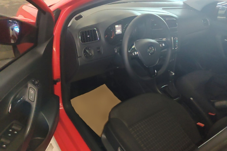 Volkswagen Polo 2016 car image #16