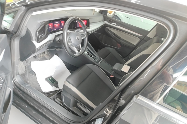 Volkswagen Golf 2021 car image #15