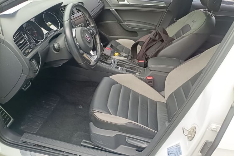 Volkswagen Golf 2018 car image #15