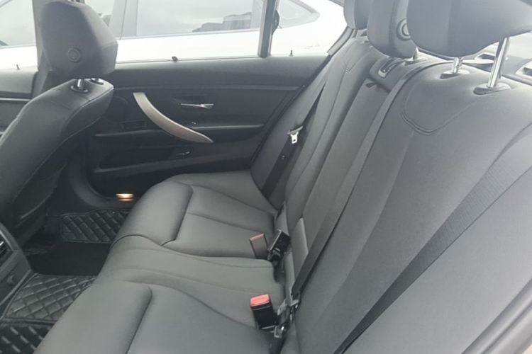 BMW 3 Series 2015 car image #17