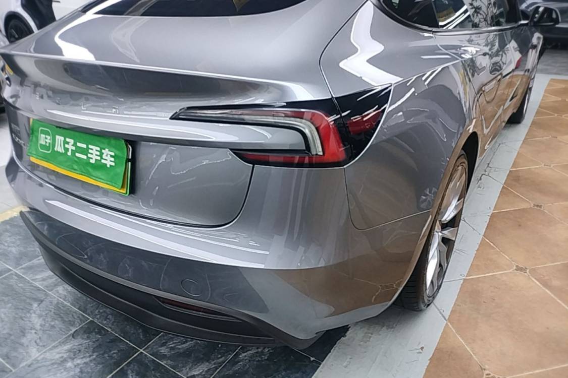 Tesla Model 3 2025 car image #7