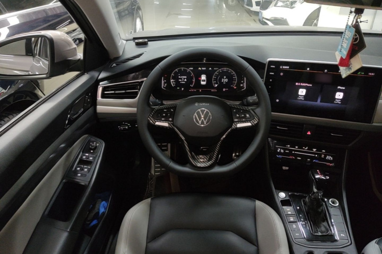 Volkswagen Bora 2023 car image #11
