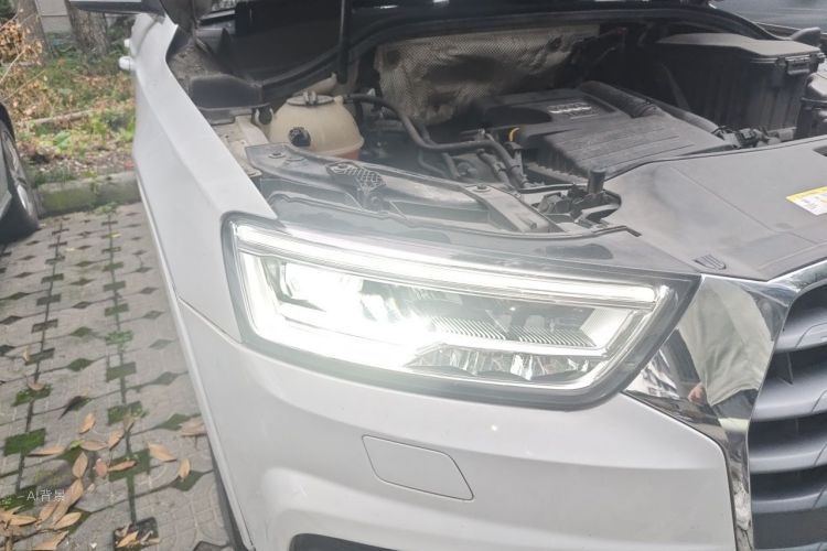 Audi Q3 2018 car image #8