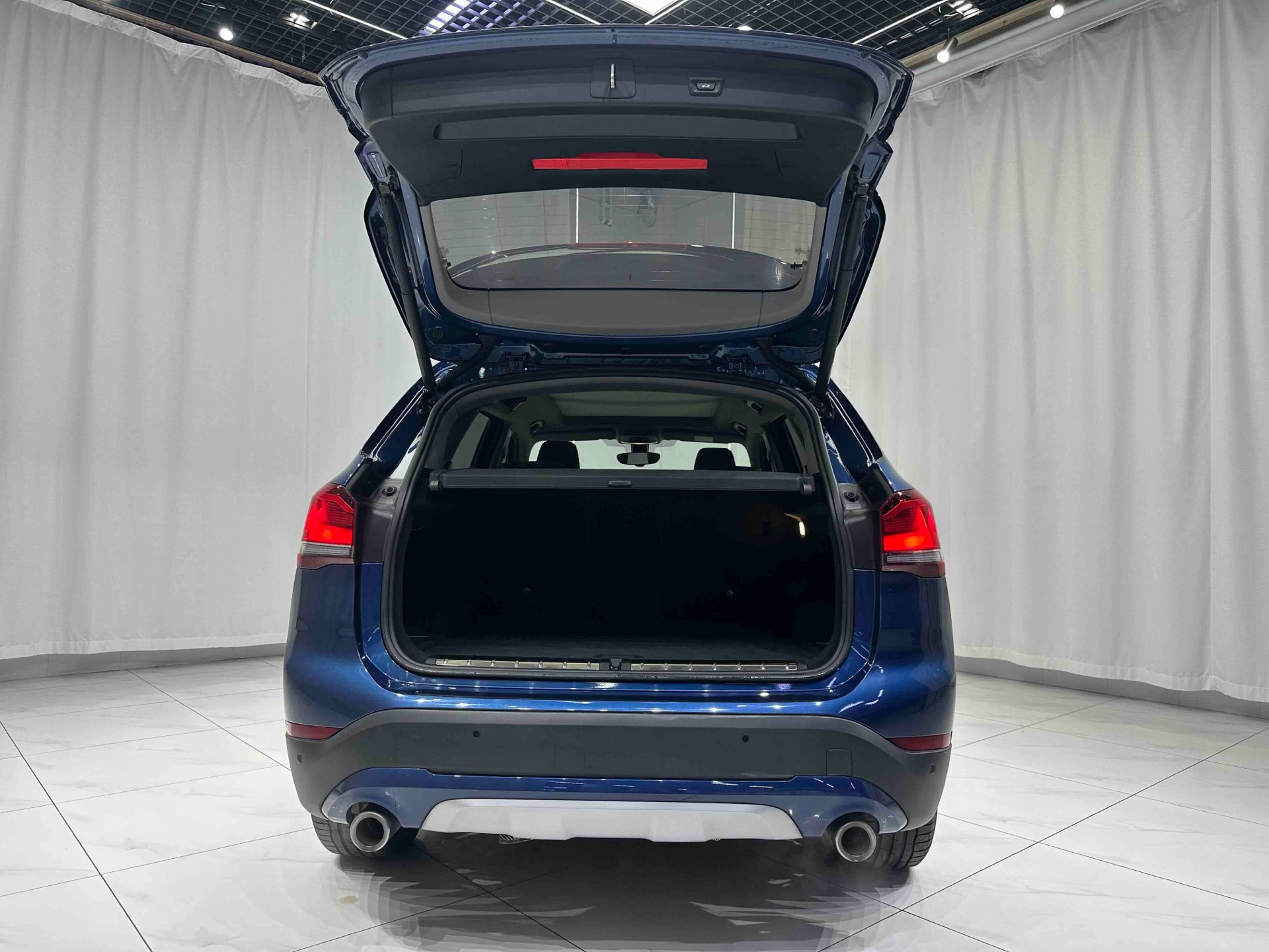 2023 car image #11
