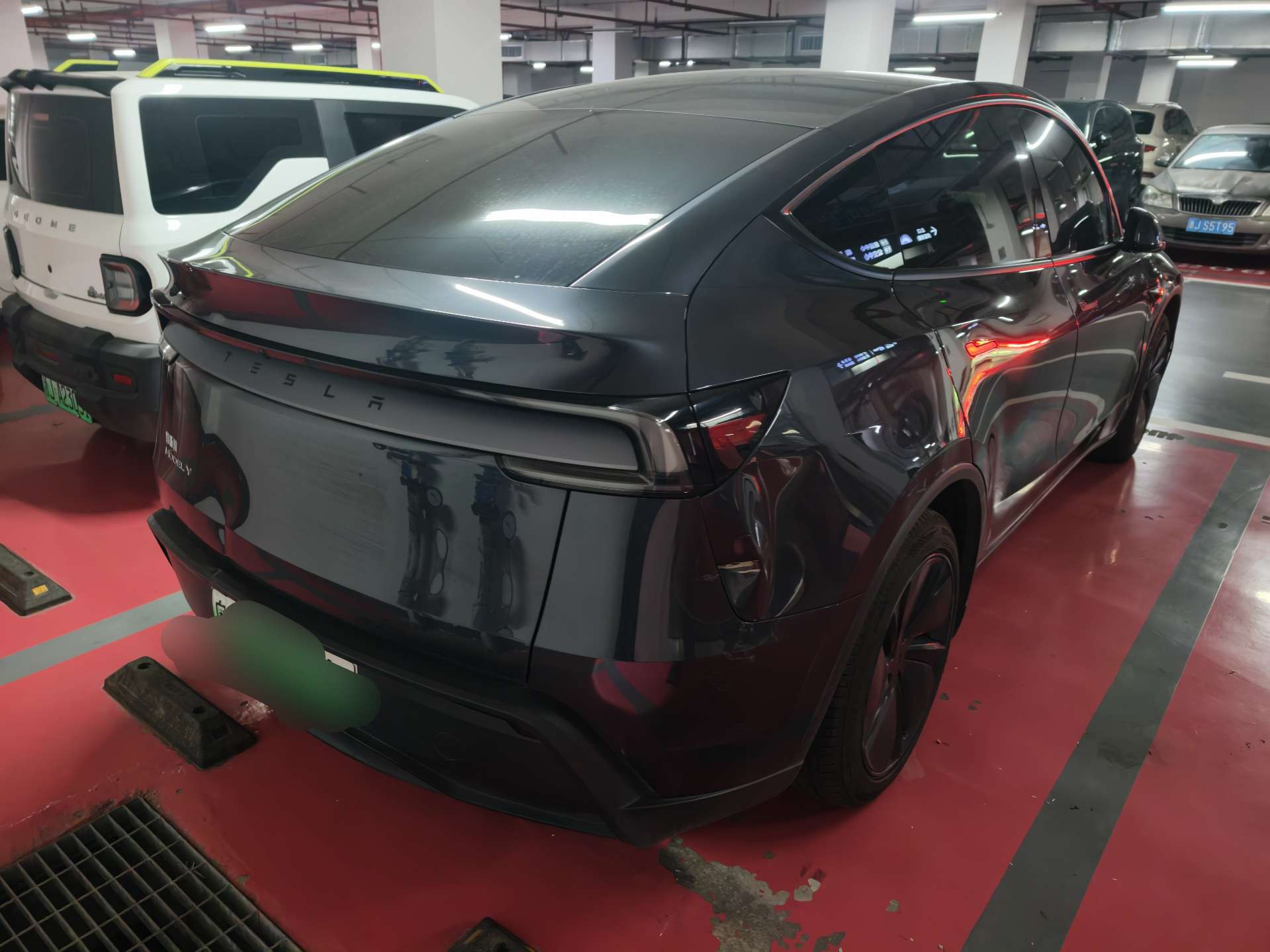 Tesla Model Y 2025 car image #4