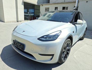 Tesla Model Y 2022 immagine di auto 