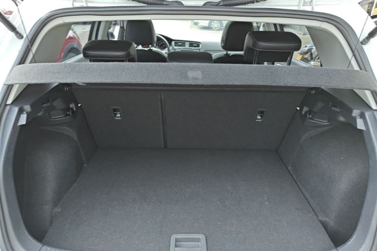 Volkswagen Golf 2017 car image #19