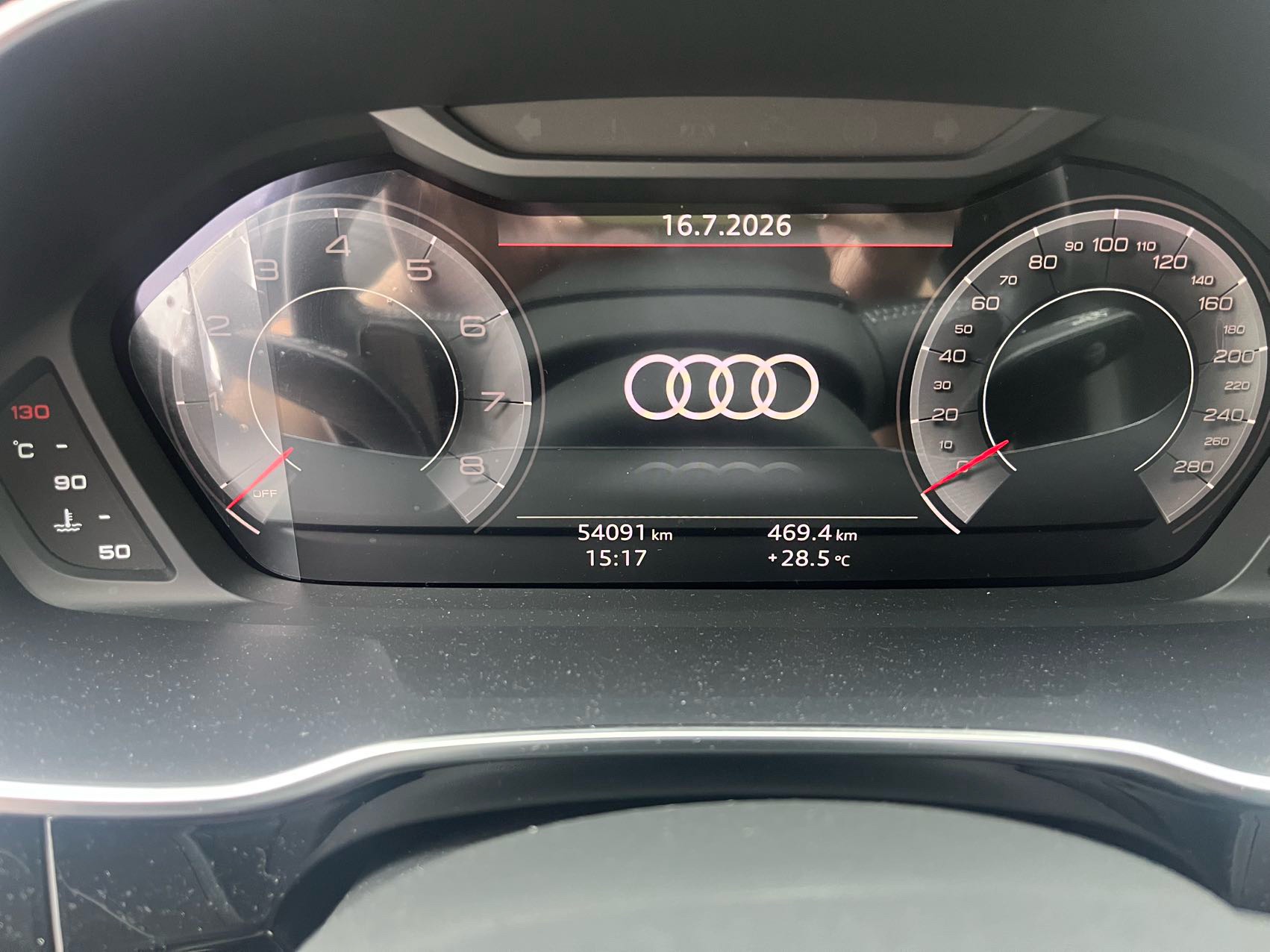 Audi Q3 2021 car image #11
