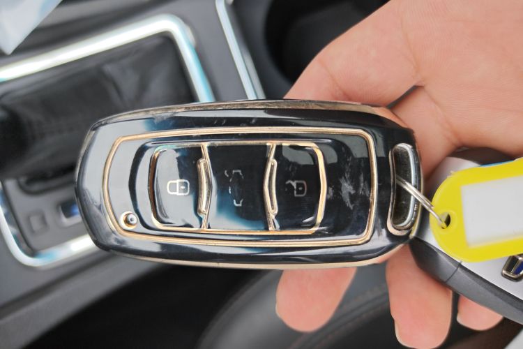 GEELY Emgrand 2017 car image #9