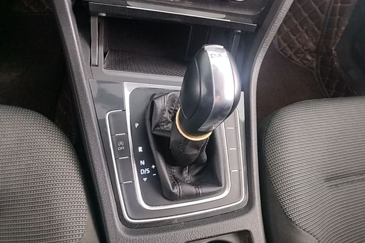 Volkswagen Golf 2018 car image #14