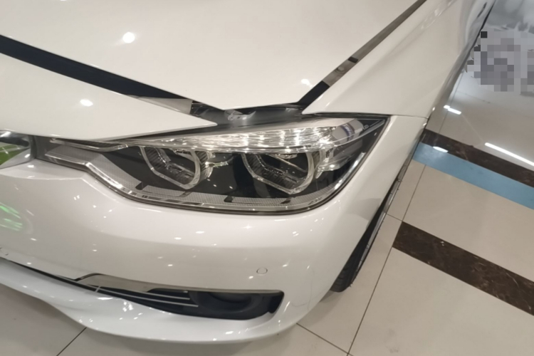 BMW 3 Series 2018 صورة سيارة #23