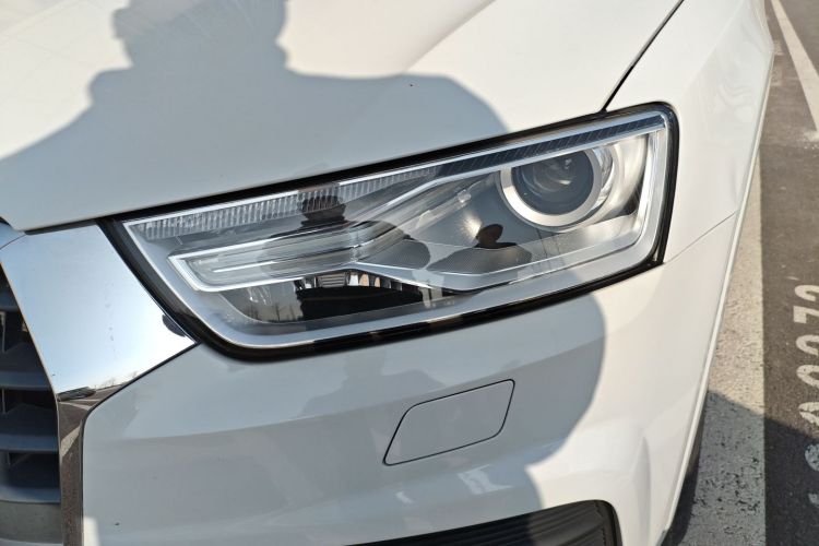 Audi Q3 2018 car image #23